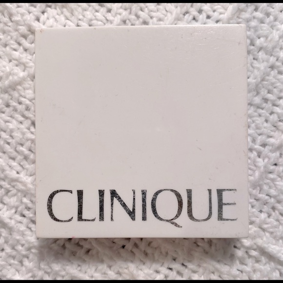 NWOT only swatched Clinique Blushing Blush Powder in shade Smoldering Plum - Picture 2 of 3